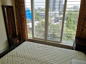 Room in 3 BHK Apartment at Santacruz West – for Rent