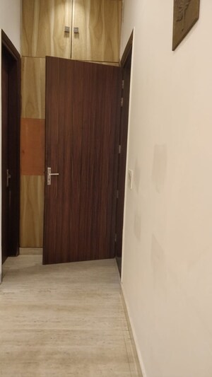 Room in 4 BHK Builder Floor at Sushant Lok 3, Sector 57 – for Rent
