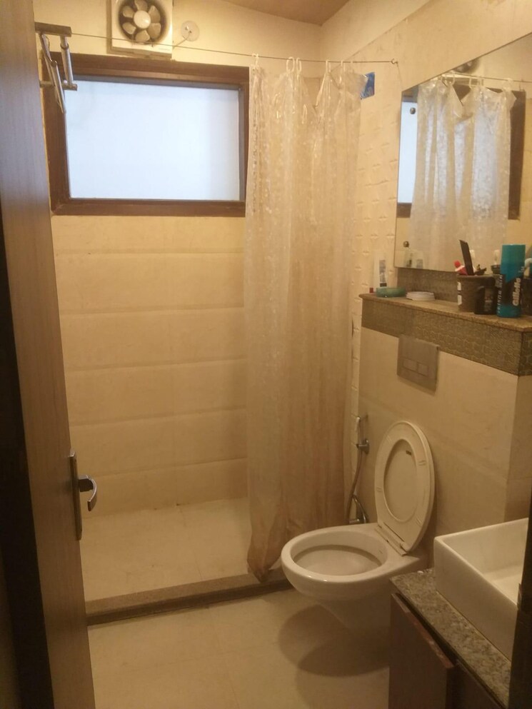 Bathroom, sushant-lok-3 4 Bedroom 3200 Sq.Ft. Builder Floor In Sector 57 Gurgaon 9638054