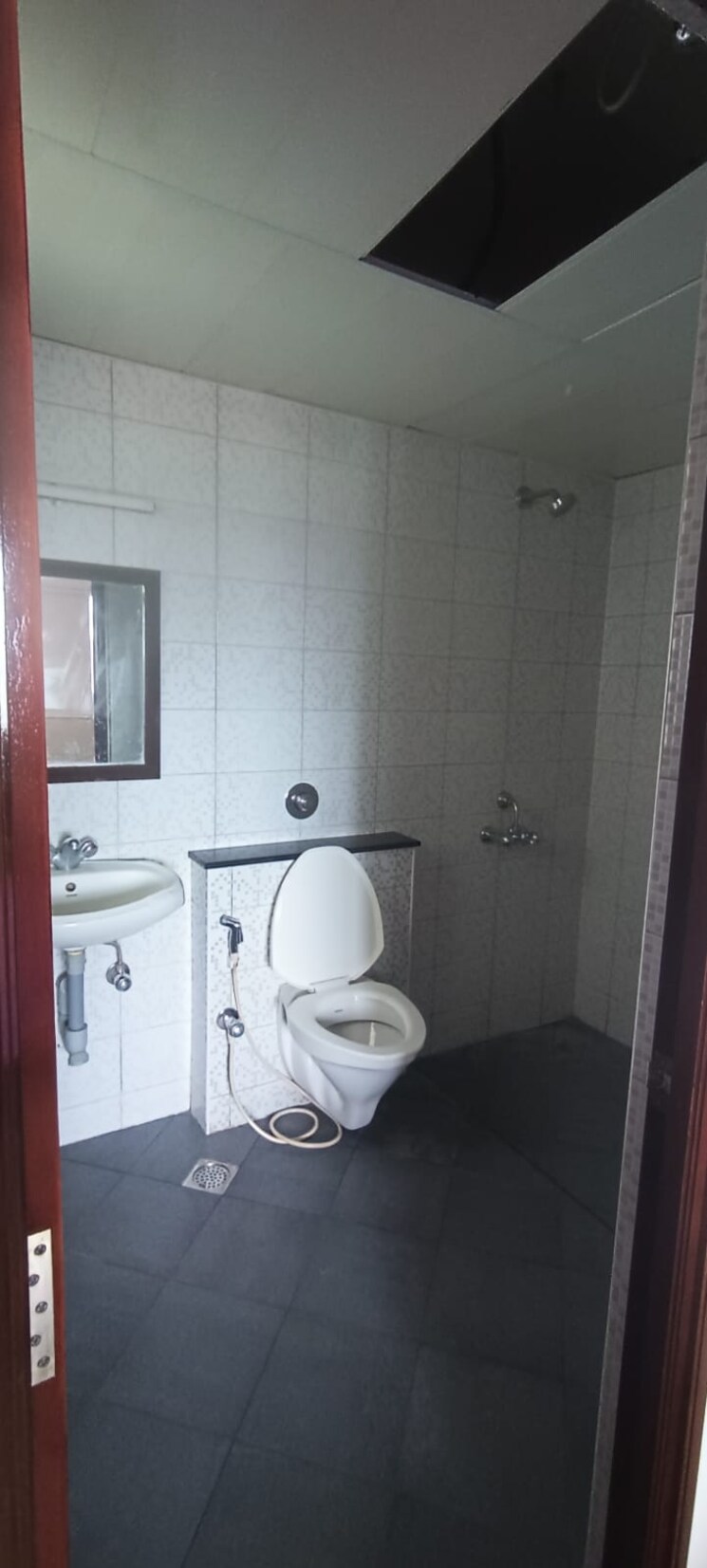 Bathroom, yeshwanthpur 3 Bedroom 1600 Sq.Ft. Apartment In Yeshwanthpur Bangalore 9638047