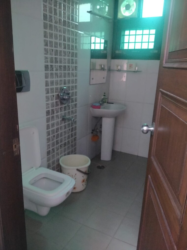 Bathroom, sector 46 2 Bedroom 1365 Sq.Ft. Builder Floor In Sector 46 Gurgaon 9638145