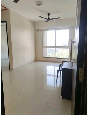 Room in 2 BHK Apartment at Sheth Zuri, Laxmi Nagar – for Rent