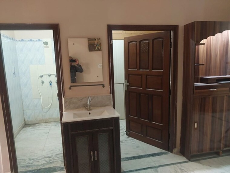 Room, sector 21d 4 Bedroom 1412 Sq.Ft. Independent House In Sector 21d Faridabad 9638311