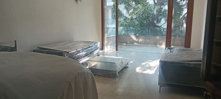 Bedroom, defence colony 3 Bedroom 325 Sq.Yd. Builder Floor In Defence Colony Delhi 9638193