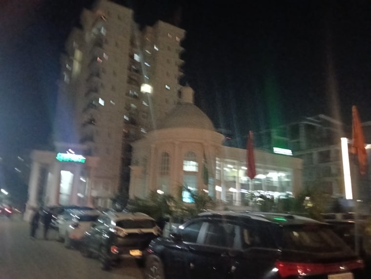  Parking, signature-the-serenas 2 Bedroom 724 Sq.Ft. Apartment In Sohna Sector 36 Gurgaon 9638234