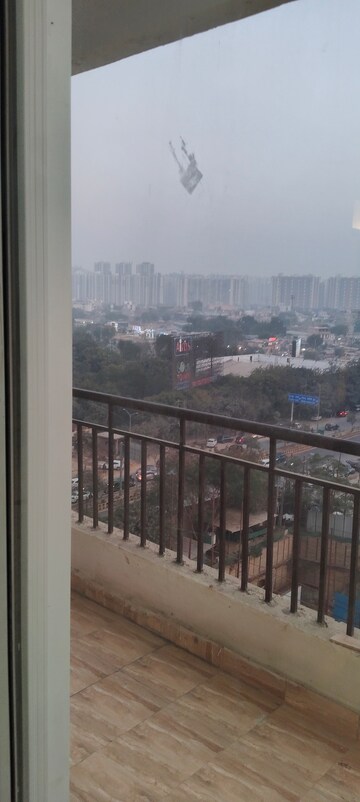 3 BHK Apartment – Exterior View View at Amrapali Golf Homes, Sector 4 Greater Noida - for Rent