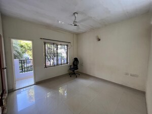 Room in 2 BHK Apartment at Hsr Layout – for Rent