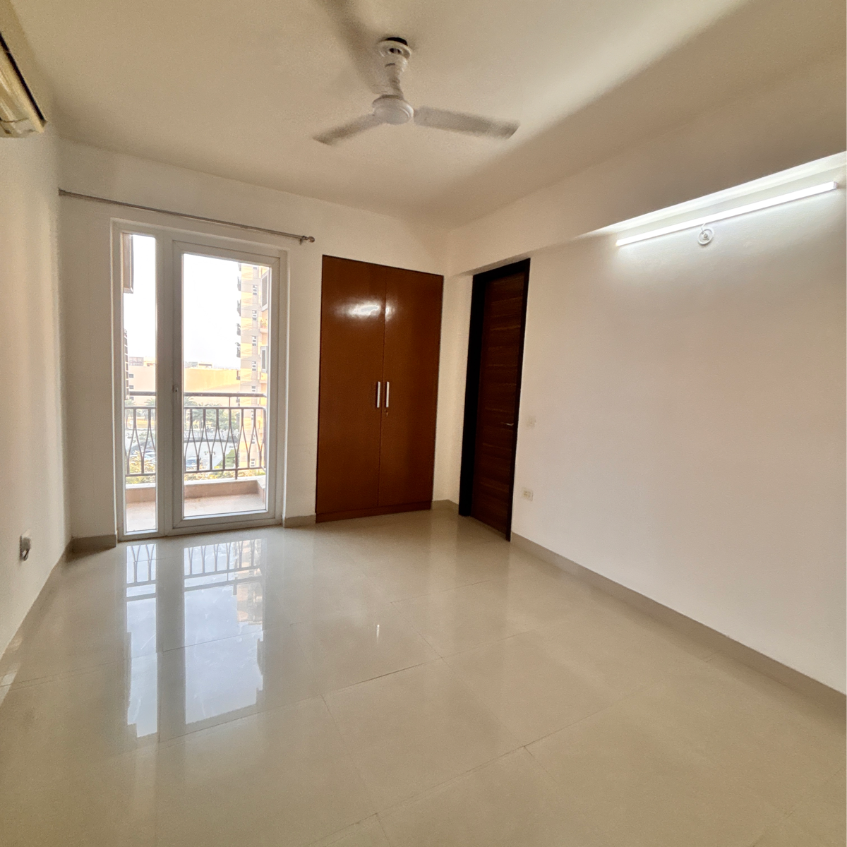 3.5 BHK + Servant Room Apartment For Rent in Shalimar Oneworld Vista