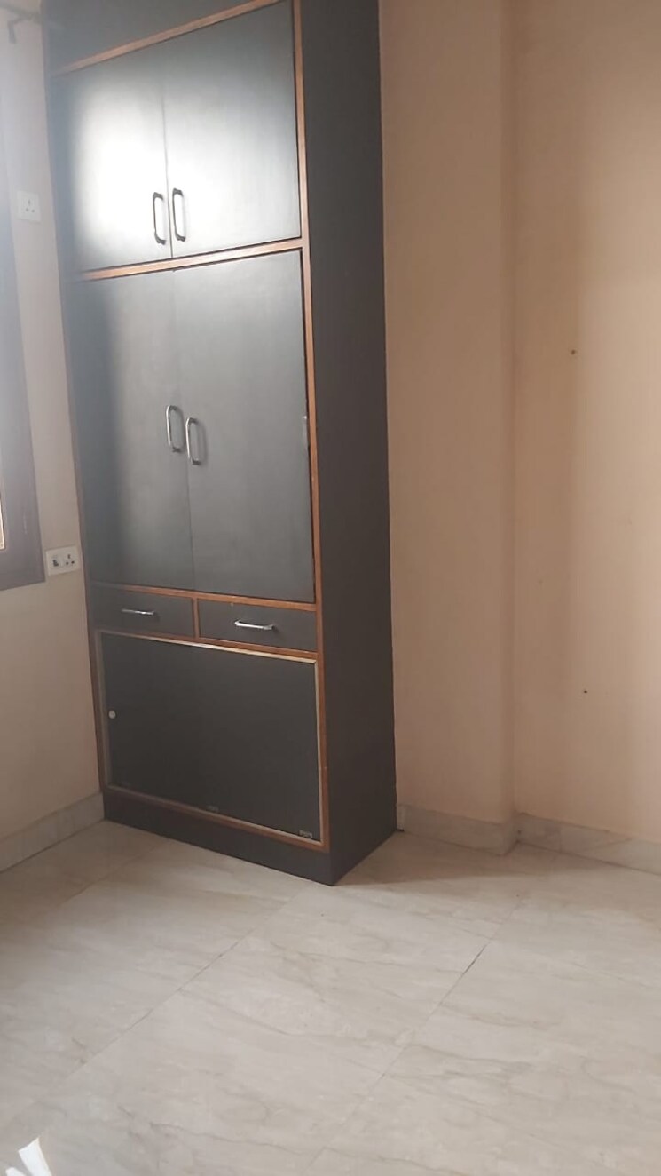 Room, mayur vihar 2.5 Bedroom 475 Sq.Ft. Builder Floor In Mayur Vihar Delhi 9638464