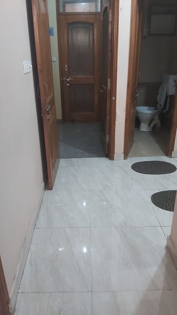 Bathroom in 2.5 BHK Builder Floor at Mayur Vihar – for Rent