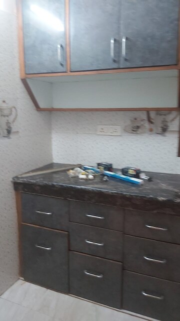 Furnished Amenities in 2.5 BHK Builder Floor at Mayur Vihar – for Rent