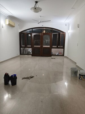 Room in 4 BHK Builder Floor at Boutique Residential Apartments A 3 2, Vasant Vihar – for Rent