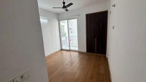 Room in 2.5 BHK Apartment at Ansal Sushant Golf city, Sushant Golf City – for Sale