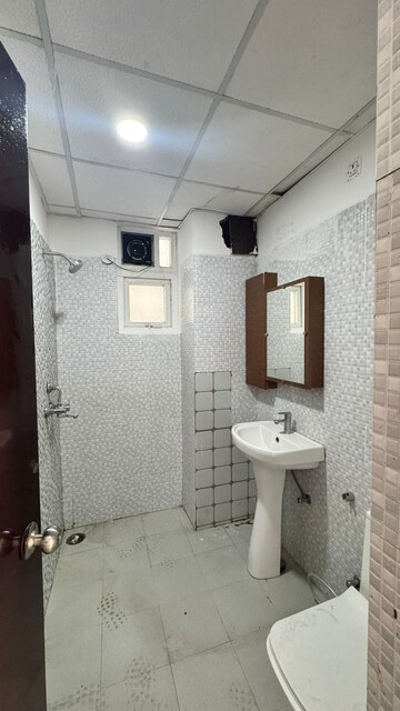 Bathroom in 2.5 BHK Apartment at Ansal Sushant Golf city, Sushant Golf City – for Sale