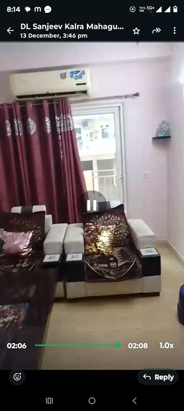 Living Room in 2.5 BHK Apartment at Mahagun Moderne, Sector 78 – for Rent