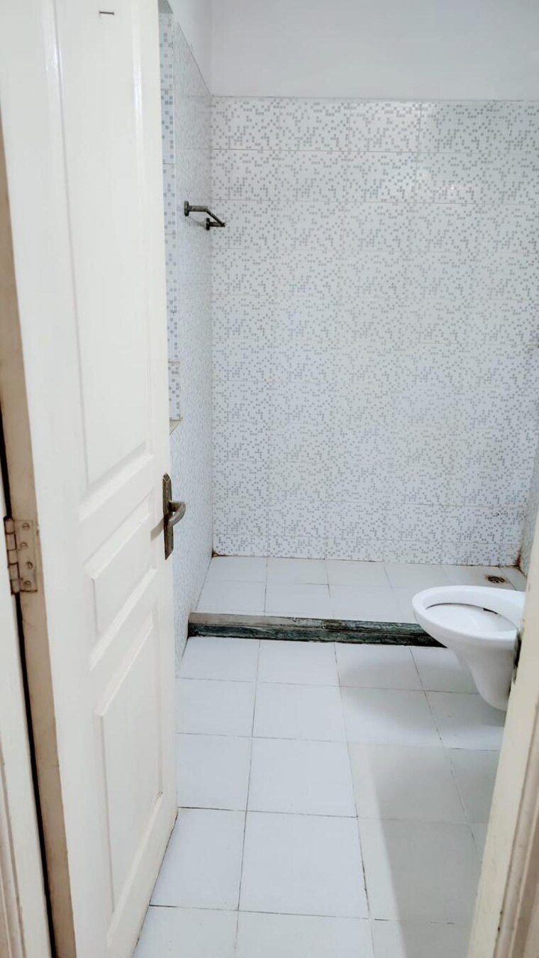 Bathroom, klj-platinum-plus 2 Bedroom 661 Sq.Ft. Apartment In Sector 77 Faridabad 9638616