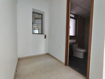 Room in 4 BHK Apartment at Kalpataru Immensa H, Kolshet Road – for Sale