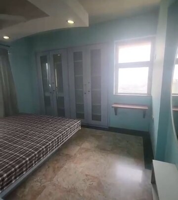 Room in 2 BHK Apartment at Hiranandani Meadows, Manpada – for Rent