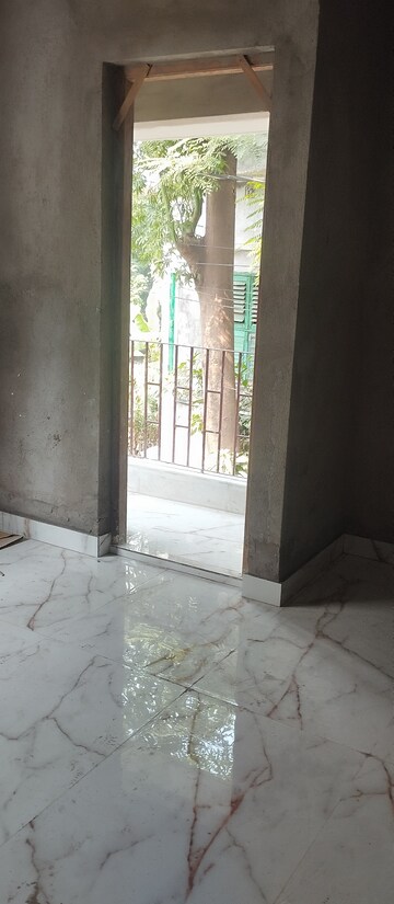 Room in 2 BHK Apartment at Kolkatta Gpo – for Sale