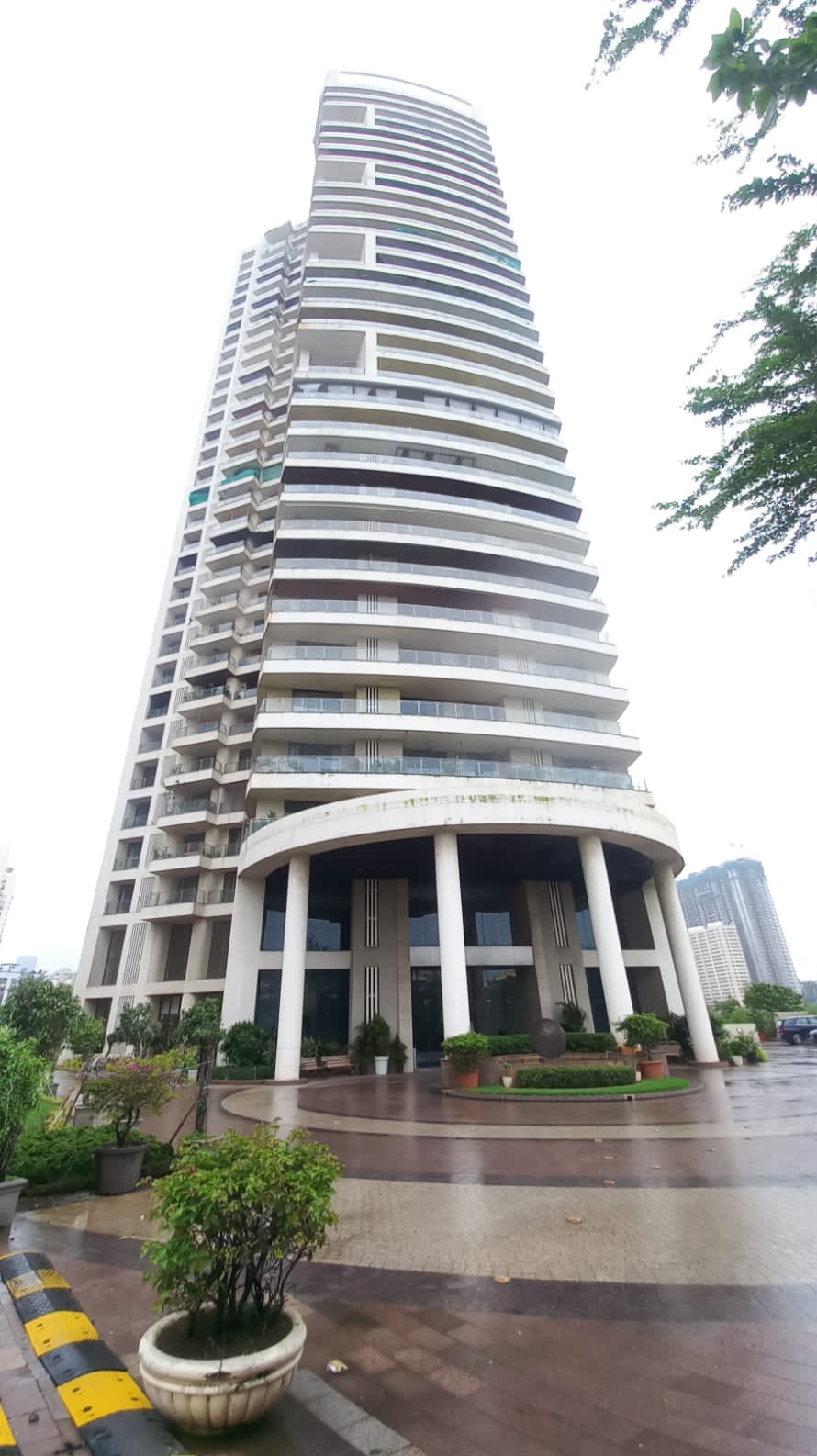 3 BHK 2700 Sq.Ft. Apartment in Kalpataru Pinnacle