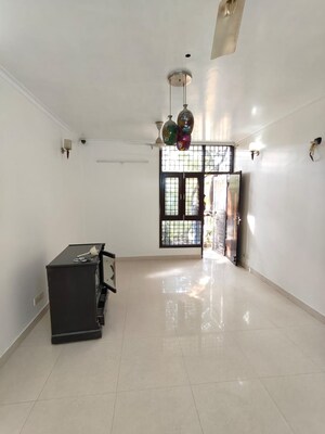 Room in 1 BHK Apartment at Vasant Kunj – for Sale