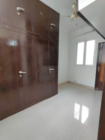 Room in 1 BHK Apartment at Vasant Kunj – for Sale