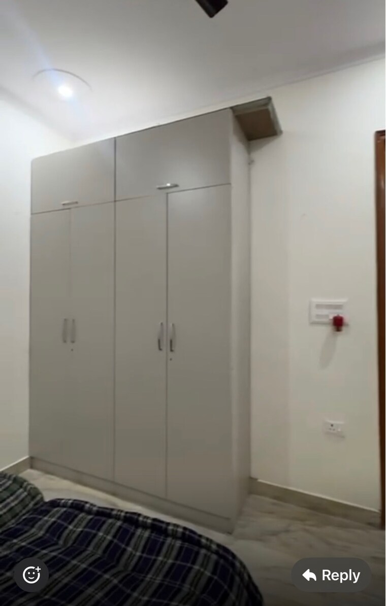 Room, new ashok nagar 2 Bedroom 70 Sq.Yd. Builder Floor In New Ashok Nagar Delhi 9638672