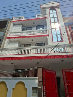 6 BHK + Pooja Room Independent House For Sale in RWA Apartments Sector 19