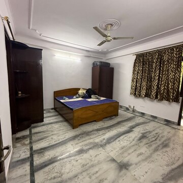 Bedroom in 3 BHK Builder Floor at Paryavaran Complex – for Rent