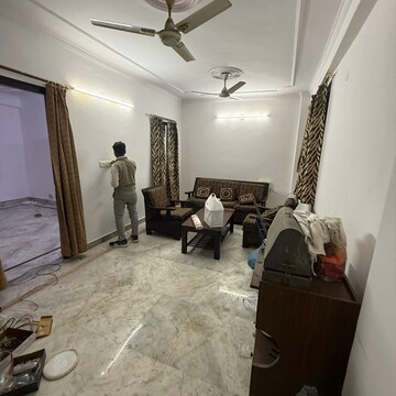 Parking in 3 BHK Builder Floor at Paryavaran Complex – for Rent