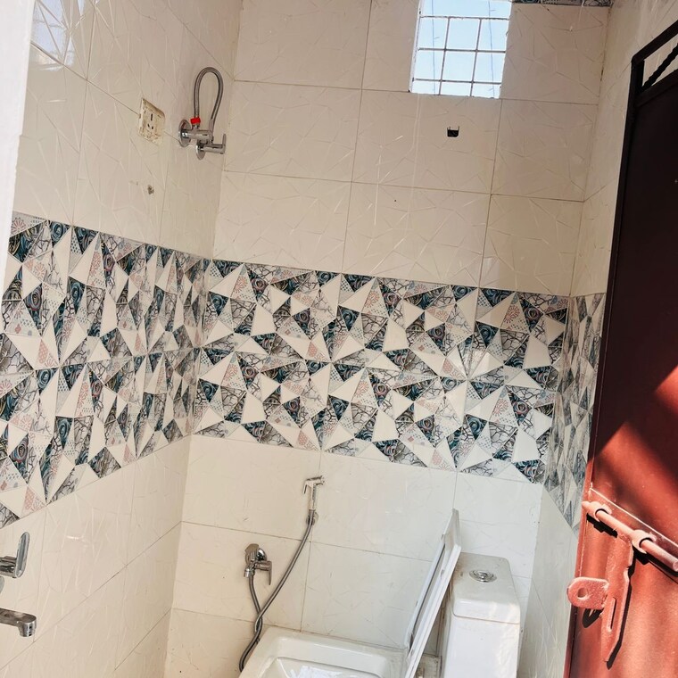 Bathroom, neb sarai 1 Bedroom 100 Sq.Ft. Apartment In Neb Sarai Delhi 9638743