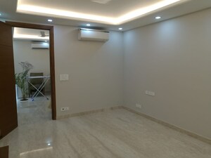 Room in 4 BHK Builder Floor at Kailash Colony – for Rent