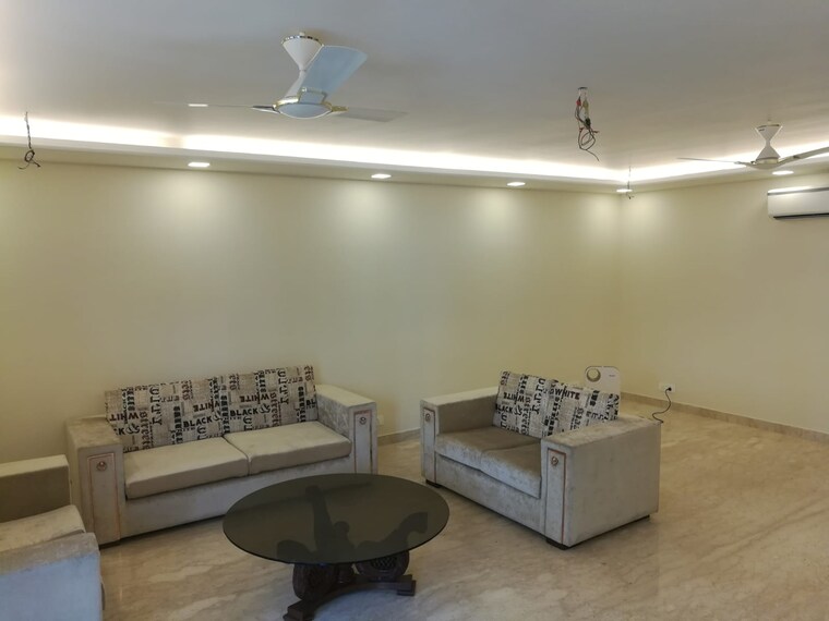 Living Room, kailash colony 4 Bedroom 500 Sq.Yd. Builder Floor In Kailash Colony Delhi 9638759