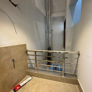 Furnished Amenities in 2 BHK Builder Floor at Saket – for Rent