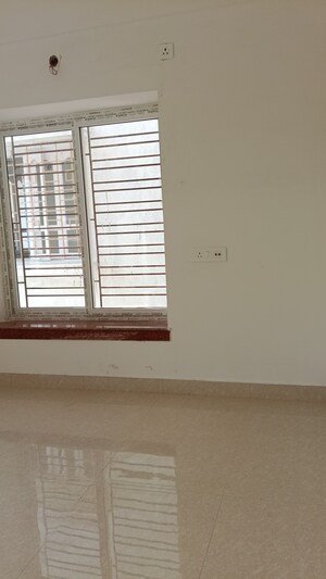 Room in 3 BHK Apartment at Swan Court, New Town – for Rent