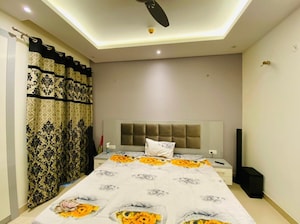  Pg For Rent in Vineet Khand