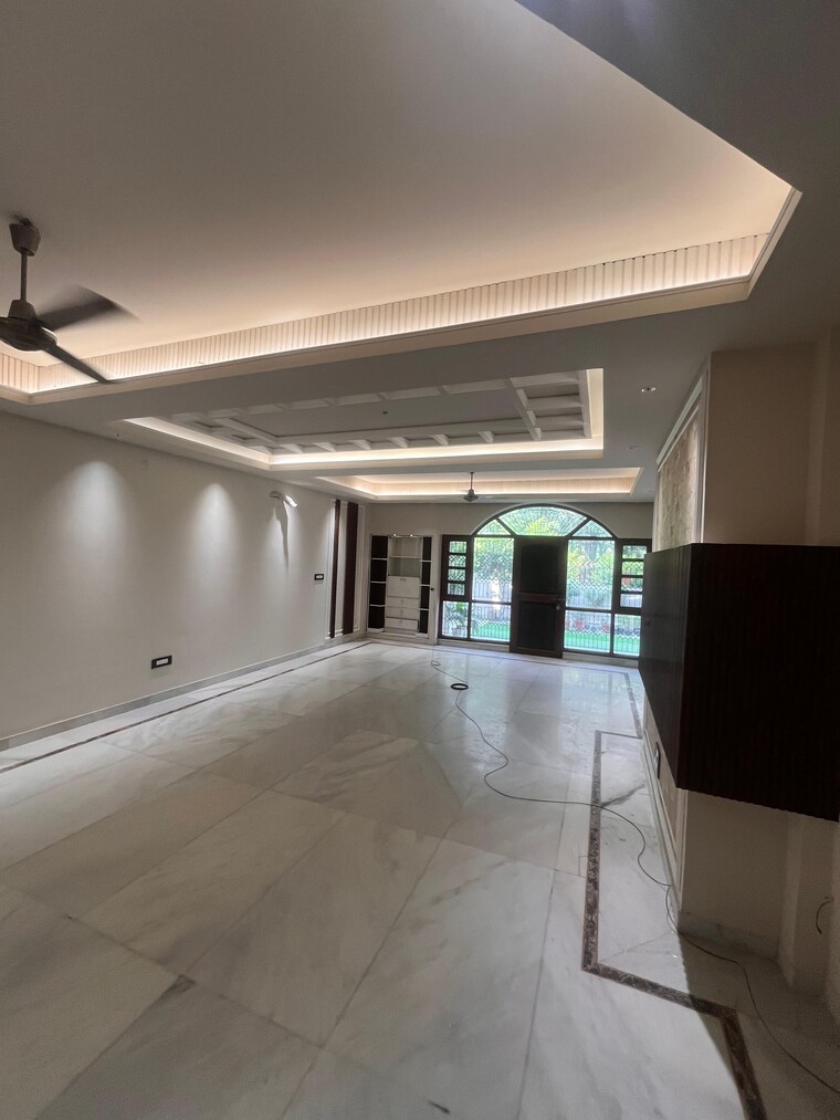 undefined, sector 56 6+ Bedroom 360 Sq.Mt. Independent House In Sector 56 Noida 9638773