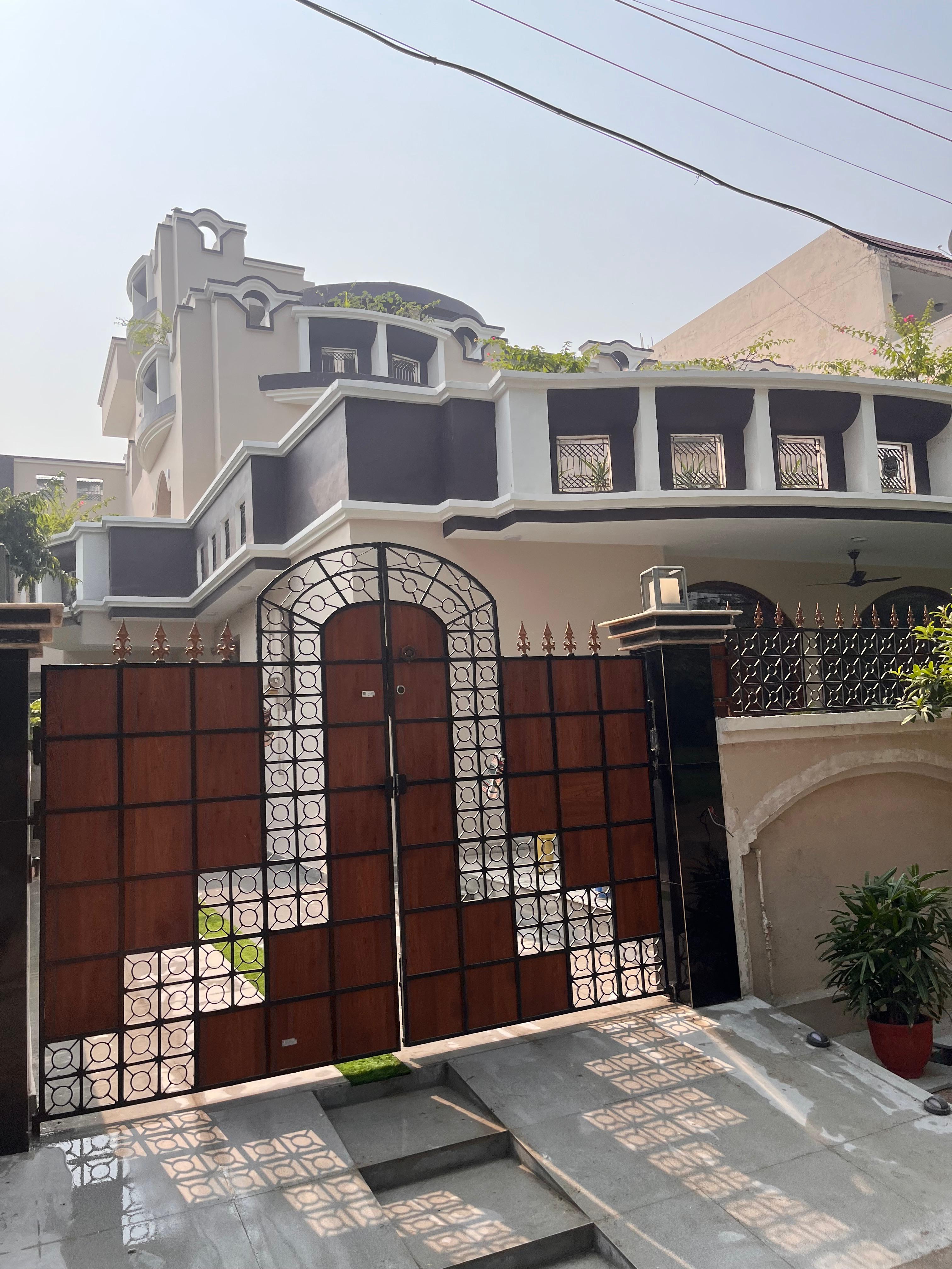 6+ BHK Independent House For Sale in Sector 56