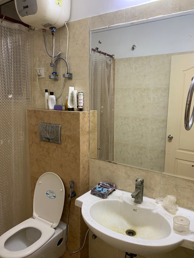 Bathroom, jaypee-greens-pavilion-heights-2 3 Bedroom 1950 Sq.Ft. Apartment In Sector 128 Noida 9638811