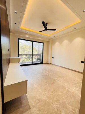 Room in 4 BHK Builder Floor at Unitech South City 1, South City 1 – for Rent