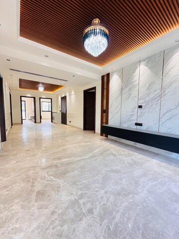 Room in 4 BHK Builder Floor at Unitech South City 1, South City 1 – for Rent