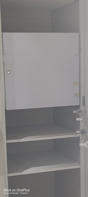 Furnished Amenities in 2 BHK Apartment at Worli – for Rent