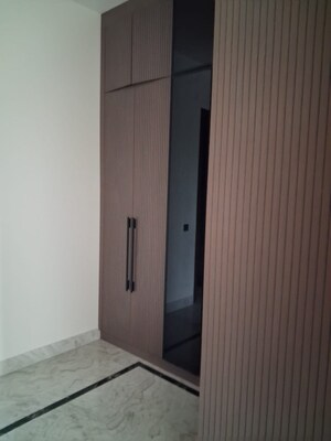 Room in 6 BHK Villa at Vasant Kunj – for Sale