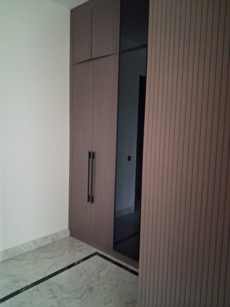 Room, vasant kunj 6 Bedroom 1000 Sq.Yd. Villa In Vasant Kunj Delhi 9638872