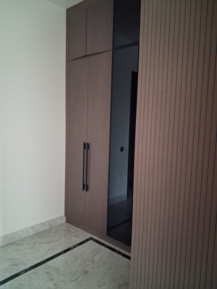 Room, vasant kunj 6 Bedroom 1000 Sq.Yd. Villa In Vasant Kunj Delhi 9638872