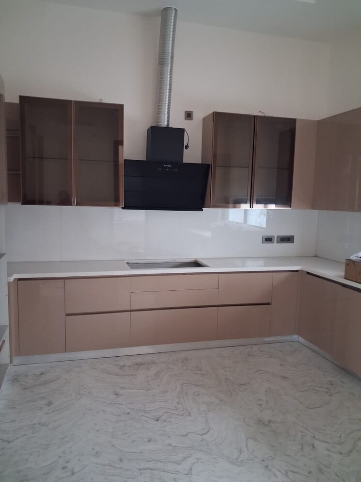 Kitchen, vasant kunj 6 Bedroom 1000 Sq.Yd. Villa In Vasant Kunj Delhi 9638872