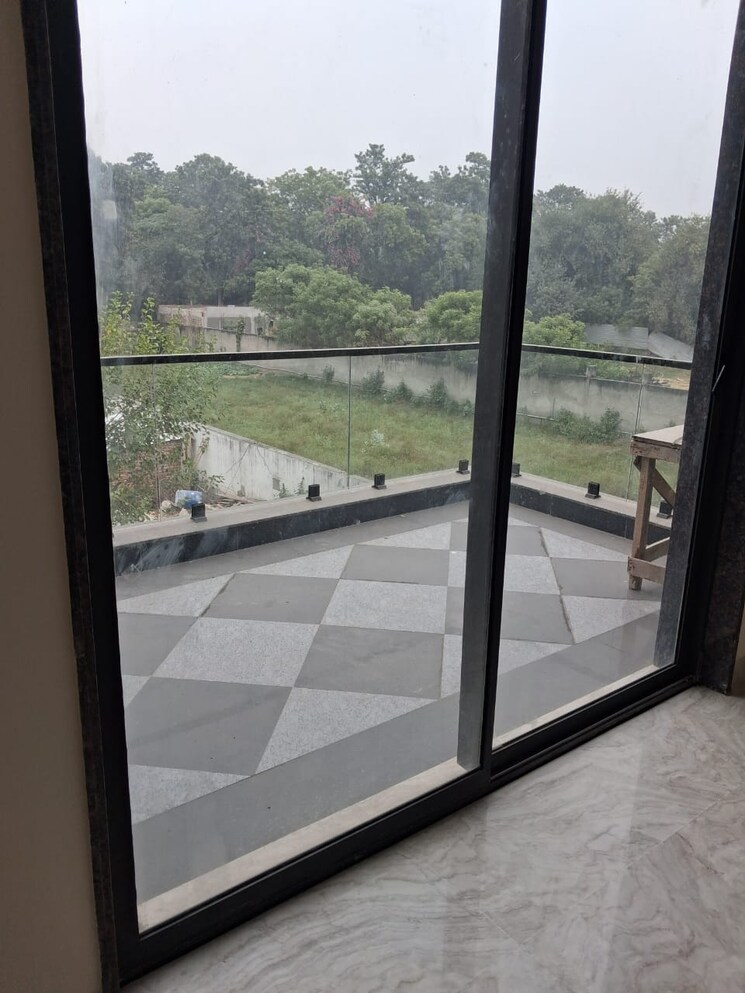 Balcony, vasant kunj 6 Bedroom 1000 Sq.Yd. Villa In Vasant Kunj Delhi 9638872