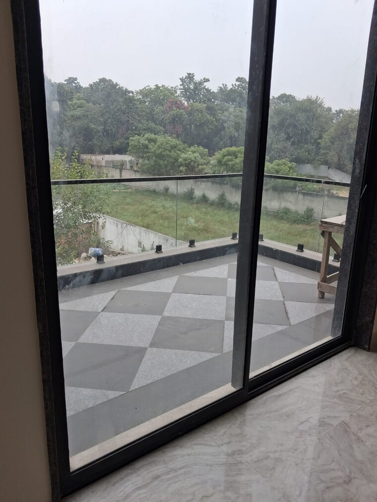 Balcony, vasant kunj 6 Bedroom 1000 Sq.Yd. Villa In Vasant Kunj Delhi 9638872