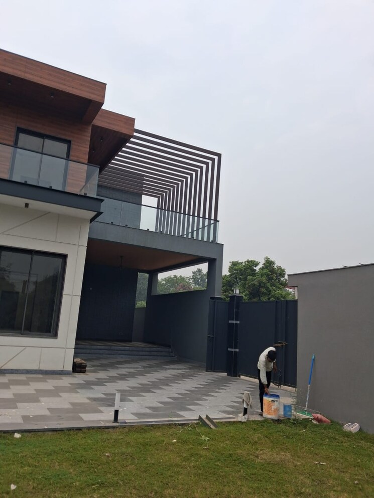 Exterior View, vasant kunj 6 Bedroom 1000 Sq.Yd. Villa In Vasant Kunj Delhi 9638872