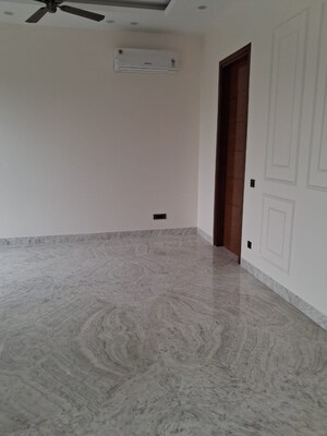 Room in 6 BHK Villa at Vasant Kunj – for Sale